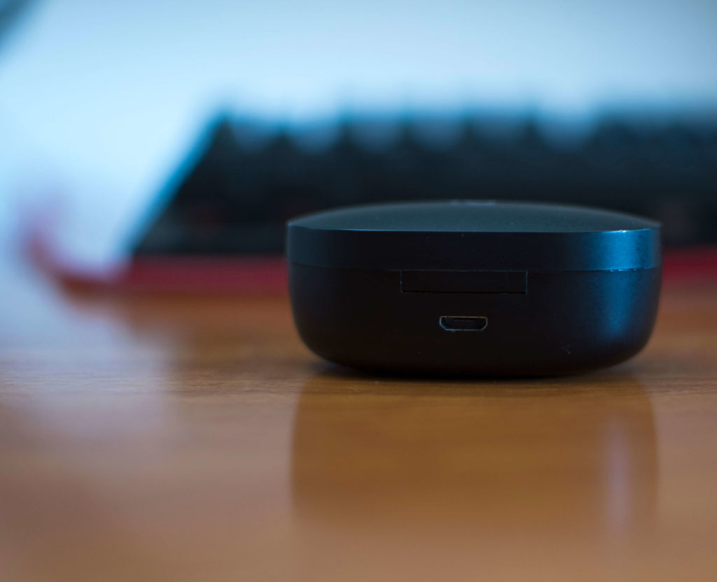 Xiaomi Redmi AirPods Charging Port